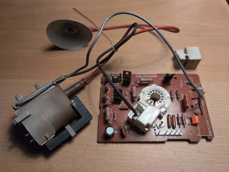 Commodore 1084 Old Flyback